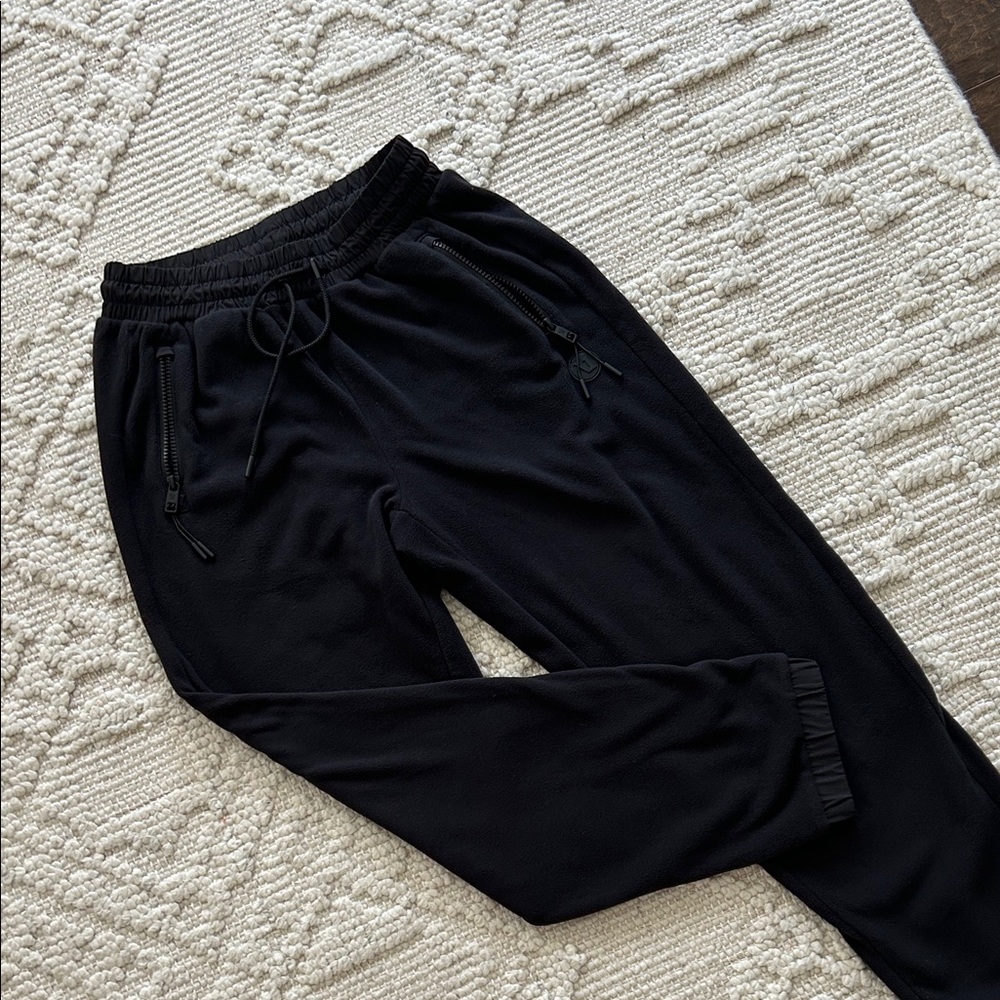 Vuori fleece joggers. XS